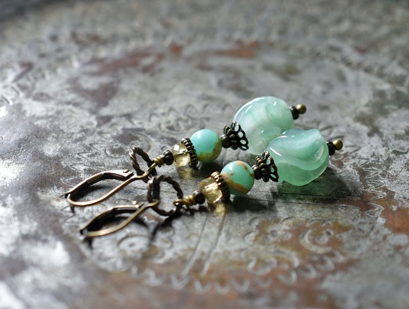 千草色日本古董珠与绿玉髓、黄水晶耳环 - 耳环/耳夹 - 玻璃 绿色