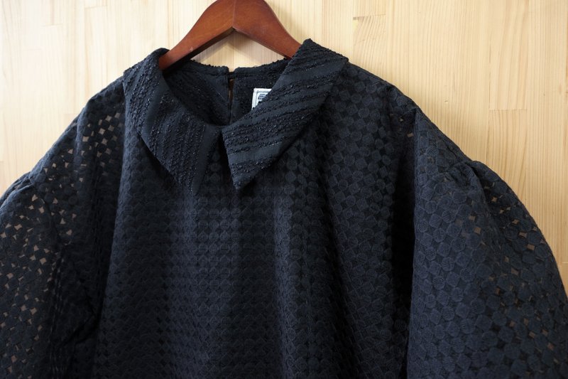 衬衫领澎袖上衣/ 黑色几何蕾丝 - 女装上衣 - 其他材质 黑色