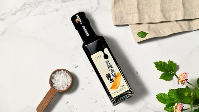 有机薄盐酱油210ml 两入组 - 酱料/调味料 - 玻璃 