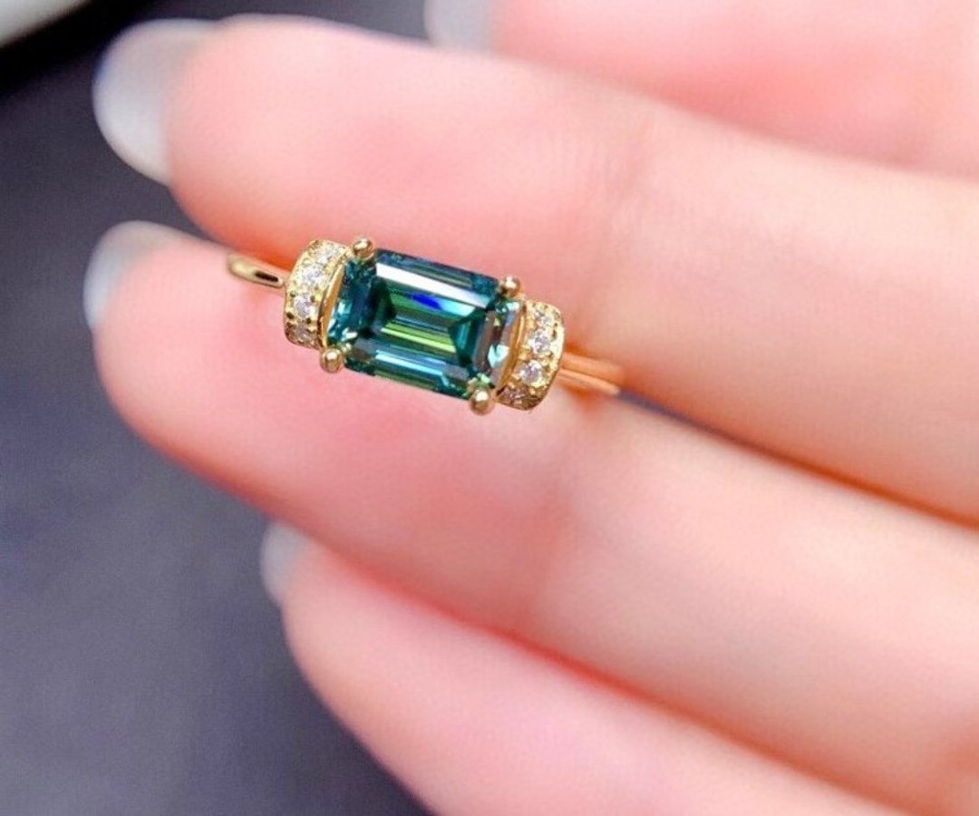 Moissanite Ring, Green Moissanite Ring, D Color Moissanite Ring - 戒指 - 其他金属 银色