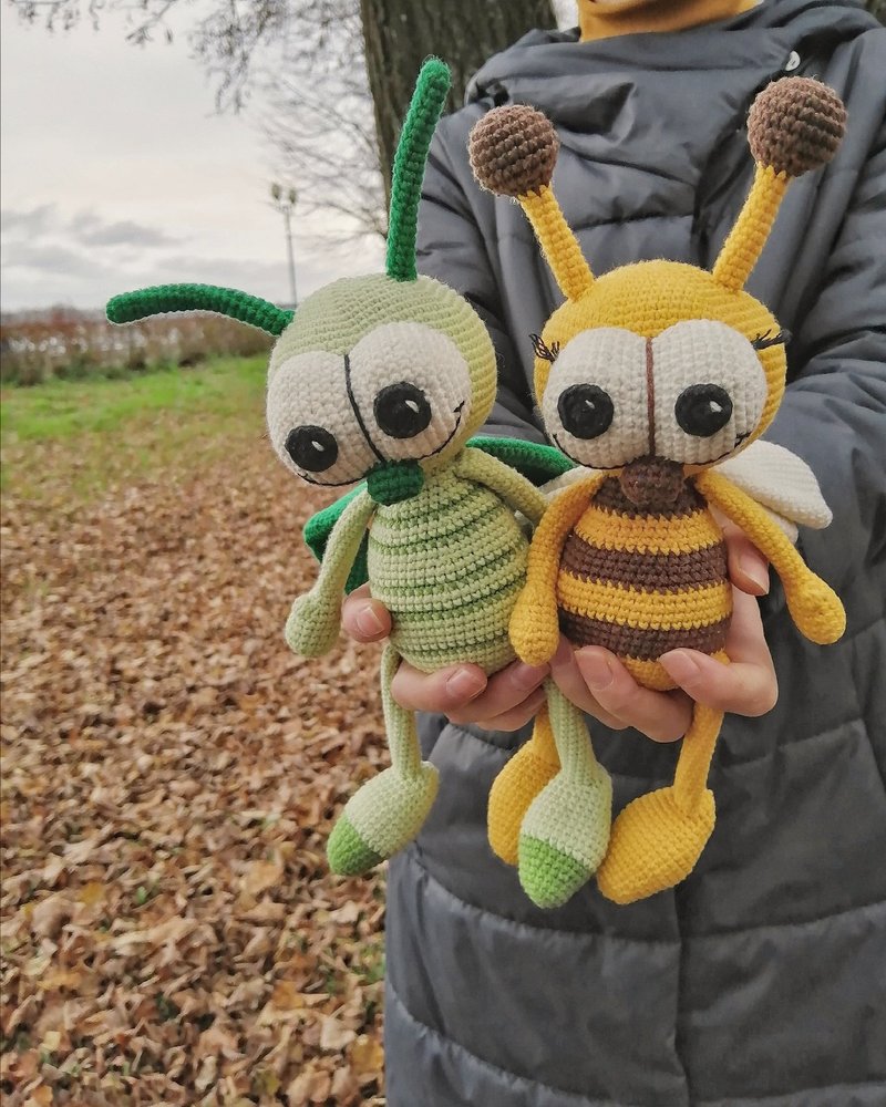 Insects toy Crochet bee, grasshopper and ladybug 10.23 inches (26 cm) - 玩具/玩偶 - 棉．麻 多色