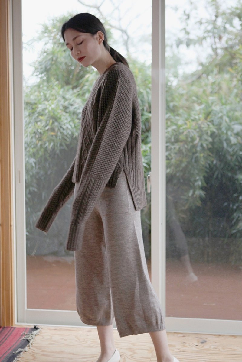 KOOW  Chocolat 软糯顺滑牦牛绒毛衣 特别剪裁款绞花套头针织衫 - 女装针织衫/毛衣 - 羊毛 咖啡色