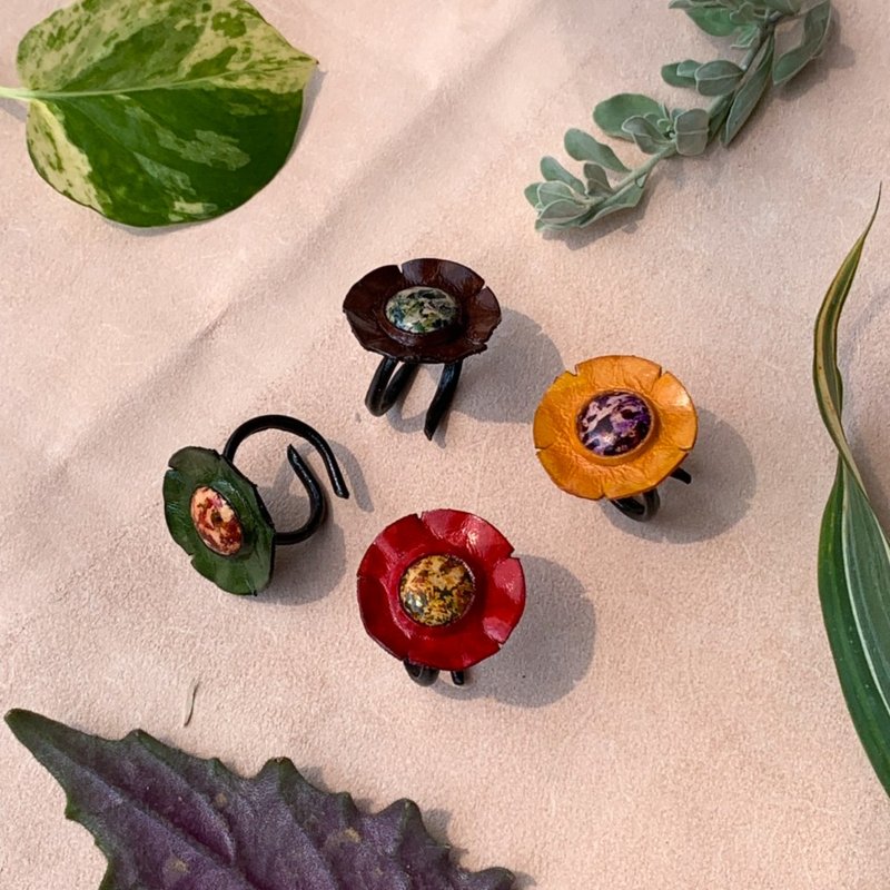Blossom Rings , blooming by leather and creativity. / Leather Jewelry in your - 戒指 - 真皮 多色