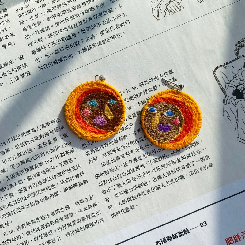 小太阳_手工刺绣耳环 - 耳环/耳夹 - 绣线 咖啡色