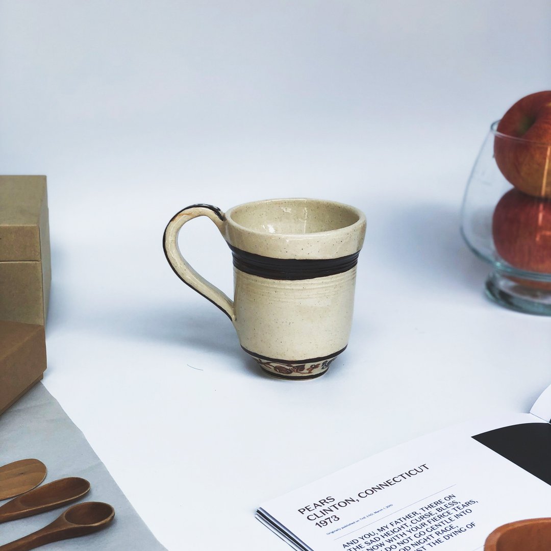Ceramic tea cup, black pattern, cream color, handmade - 咖啡杯/马克杯 - 陶 橘色
