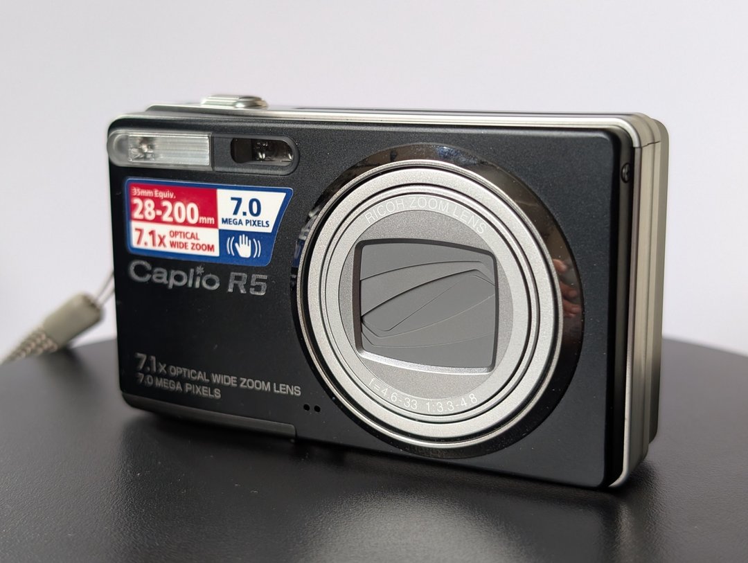 近全新盒装 理光 Ricoh Caplio R5 复古数码相机 (CCD 传感器) - 相机 - 塑料 黑色