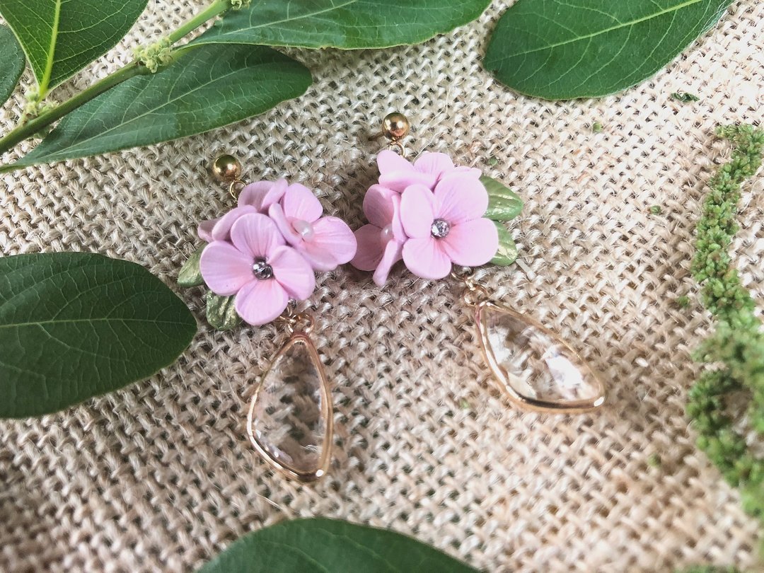 紫阳花 绣球花 花卉 浪漫 垂吊水晶耳环 耳夹式 浪漫粉色 - 耳环/耳夹 - 陶 粉红色