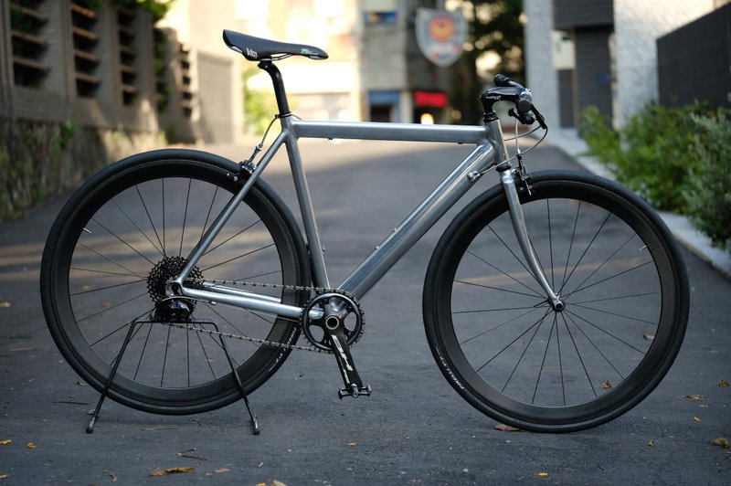 /// ㄧ寸 铝车架 台湾烧制 700c 平焊 全抛光 平把 公路车 SRAM G - 自行车/周边 - 铝合金 银色