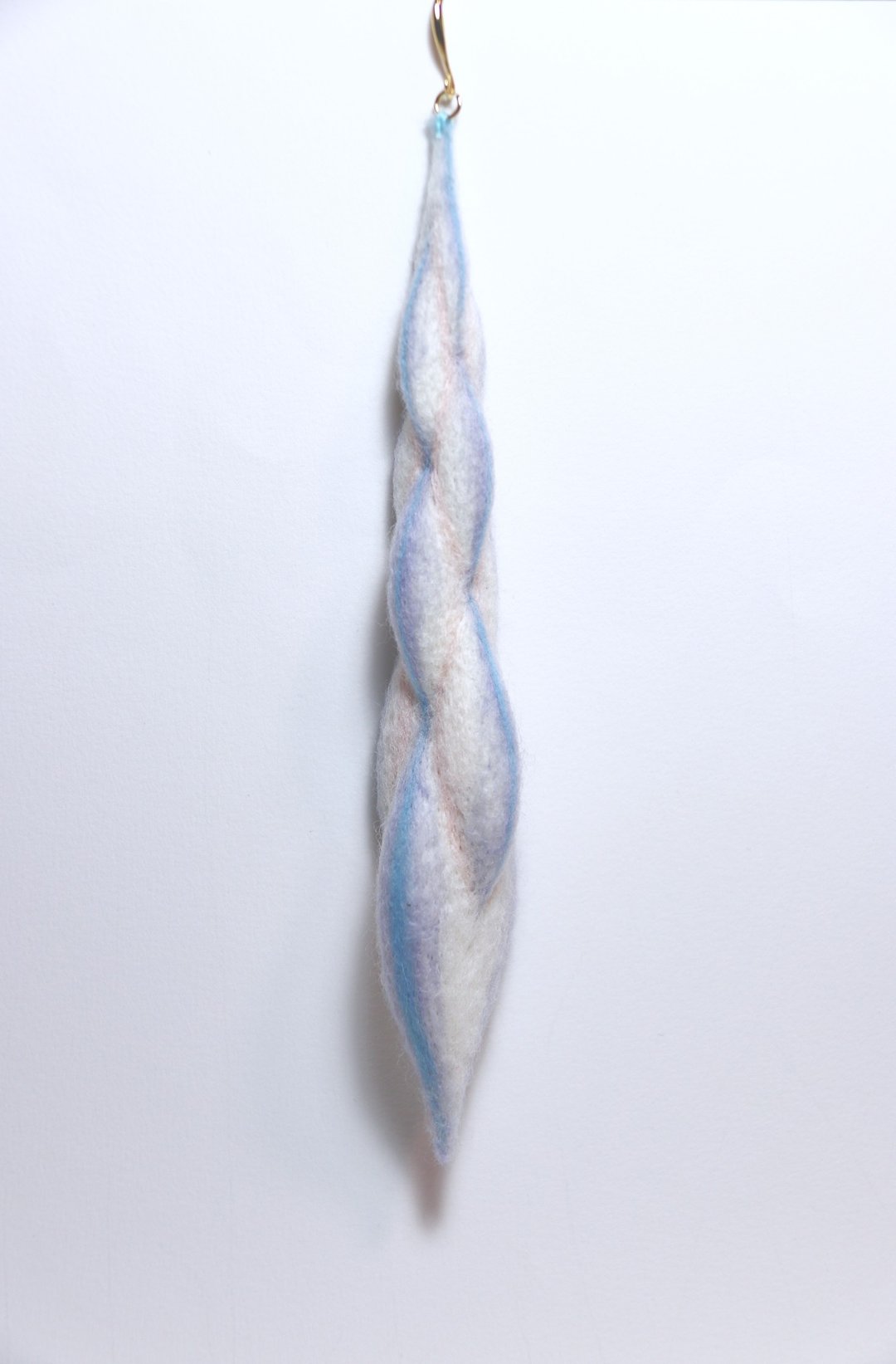 流 |耳墜耳環夸张单只羊毛氈手作首飾飾品 - 耳环/耳夹 - 羊毛 白色