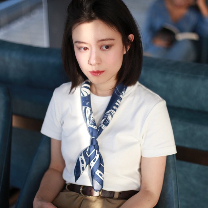 Maison Mistral 艺术家原创海洋光影系列  藏蓝海螺丝巾真丝方巾 - 丝巾 - 丝．绢 蓝色