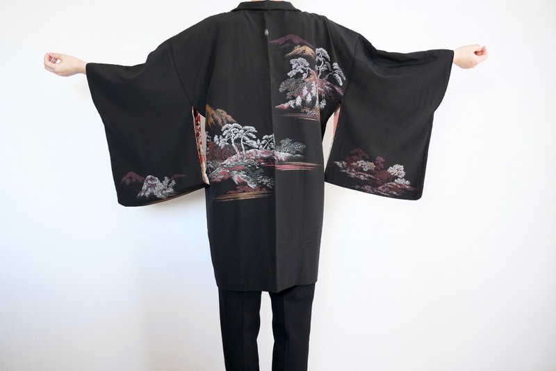 Japanese temple kimono, black gold kimono, vintage kimono, kimono jacket - 女装休闲/机能外套 - 丝．绢 黑色