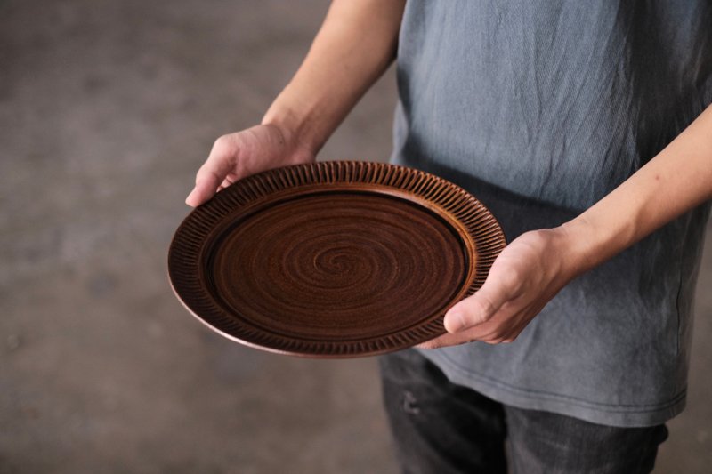 条纹边 l 27cm大盘 l 饴釉陶盘 - 盘子/餐盘/盘架 - 陶 咖啡色