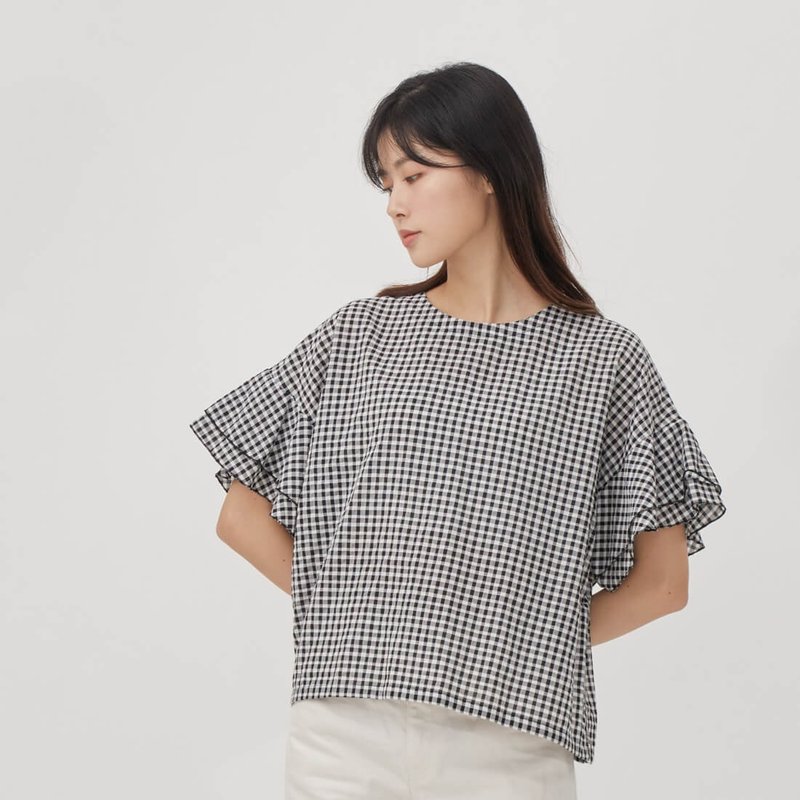 Mia落肩荷葉袖上衣/黑格 - 女装上衣 - 棉．麻 黑色