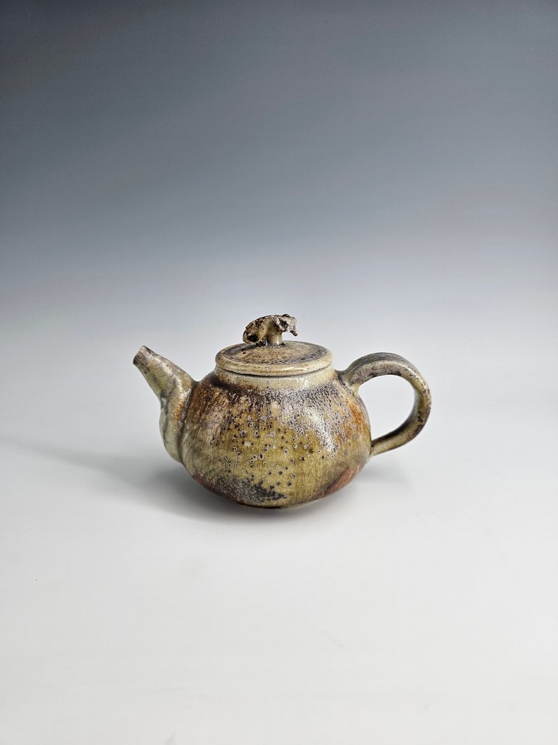 日本艾土入碳柴烧壶 - 茶具/茶杯 - 陶 