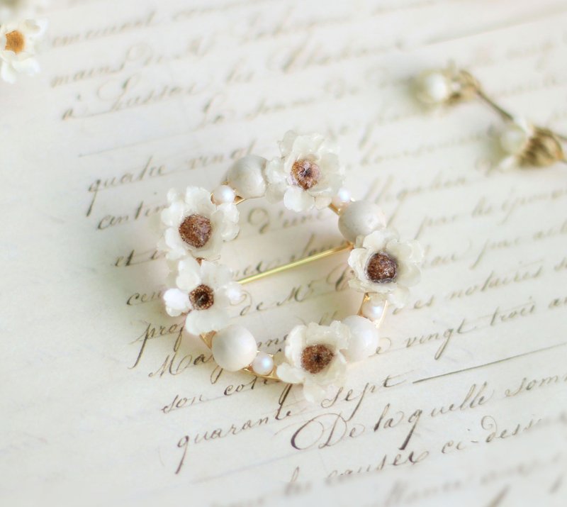 法国 小白梅 胸针 / 别针 / 干燥花  手作  手作 - 胸针 - 植物．花 白色