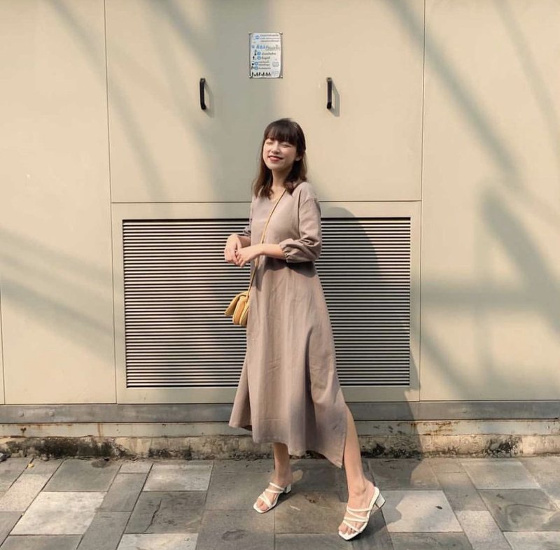 Ash Grey V-neck Long dress Korean Japanese long dress - 洋装/连衣裙 - 棉．麻 