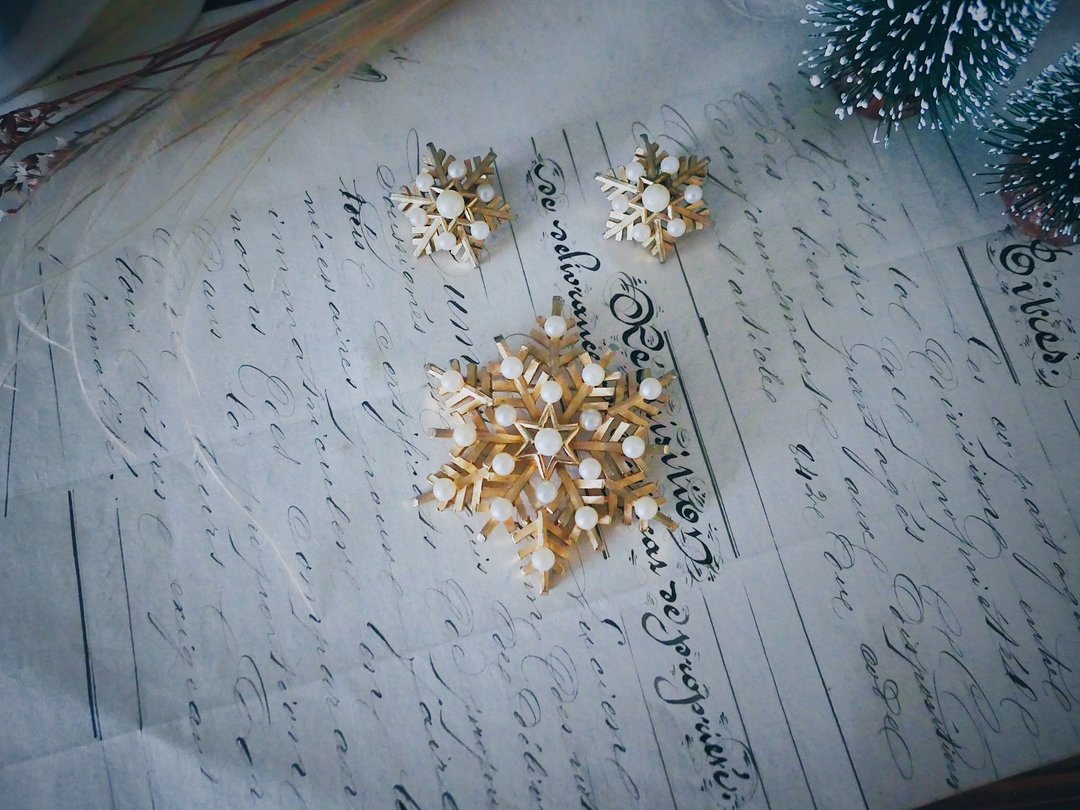 Trifari 雪花珍珠套组 胸针耳环－美国古董首饰 Vintage Jewelry - 胸针 - 其他金属 