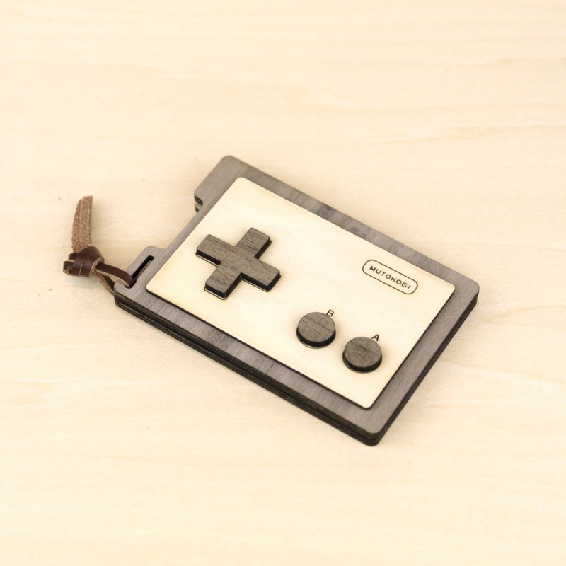 木制个性名片夹名片盒-复古电玩-经典红白机-电玩手把-MUTOKOGI - 名片夹/名片盒 - 木头 卡其色