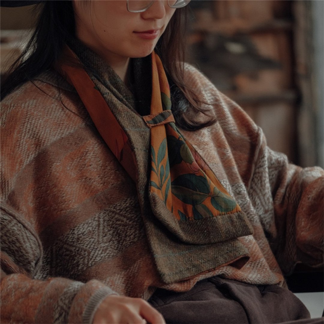 花花的世界 真絲香雲紗粗花羊毛呢拼接圍巾 - 围巾/披肩 - 羊毛 红色