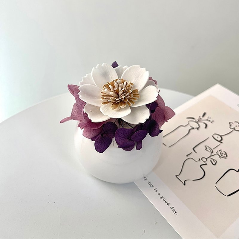 【艹弄花艺】扩香花礼盒-波斯菊 (附香氛精油) - 香薰/精油/线香 - 植物．花 