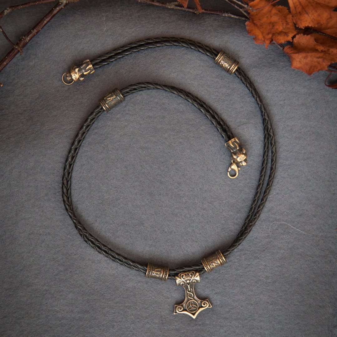 Thor hammer pendant on black leather cord. Mjolnir necklace. Man jewelry. Pagan - 项链 - 其他材质 橘色