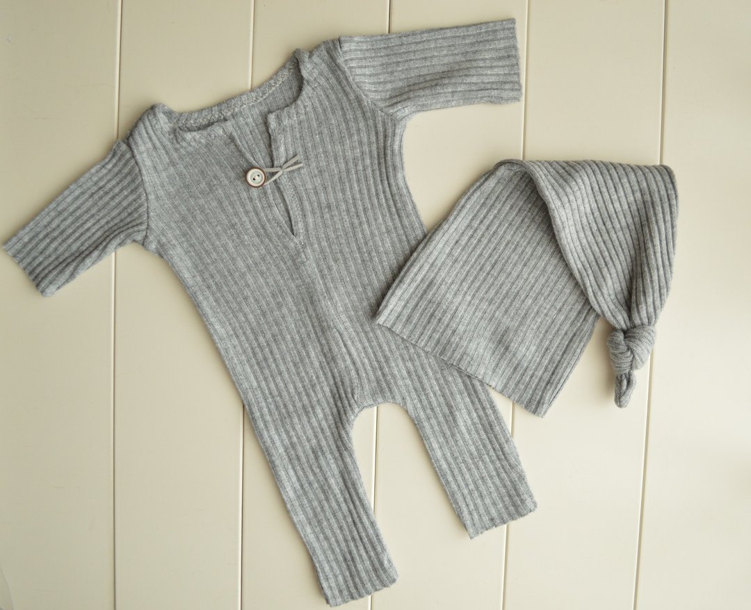 Newborn boy grey romper and hat outfit photo prop. - 其他 - 其他材质 灰色