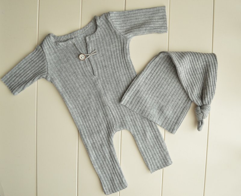 Newborn boy grey romper and hat outfit photo prop. - 其他 - 其他材质 灰色