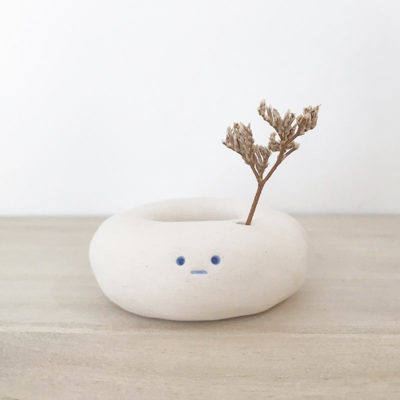BUGS | 迷你花器 | 桌上风景 | 香薰油扩香石 | 甜甜圈 DONUT - 花瓶/陶器 - 陶 白色