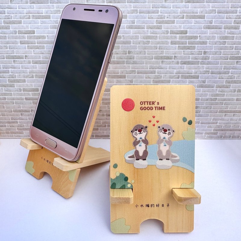 水濑吃吃/小水濑的好日子/原木二片式手机架 - 手机座/防尘塞 - 木头 咖啡色