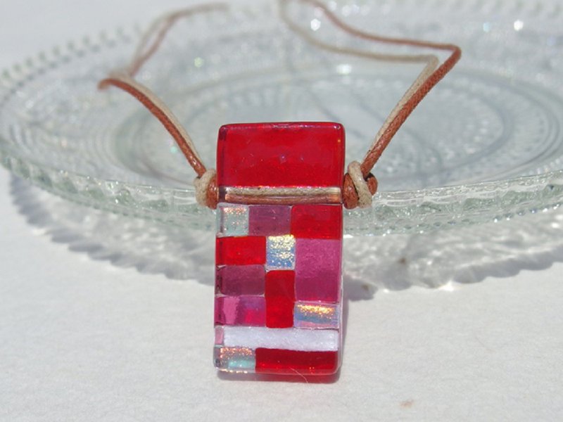 Shining fragrant glass (Kaoru [Aurora] [Red]) Aroma pendant [Made to order] - 项链 - 玻璃 红色