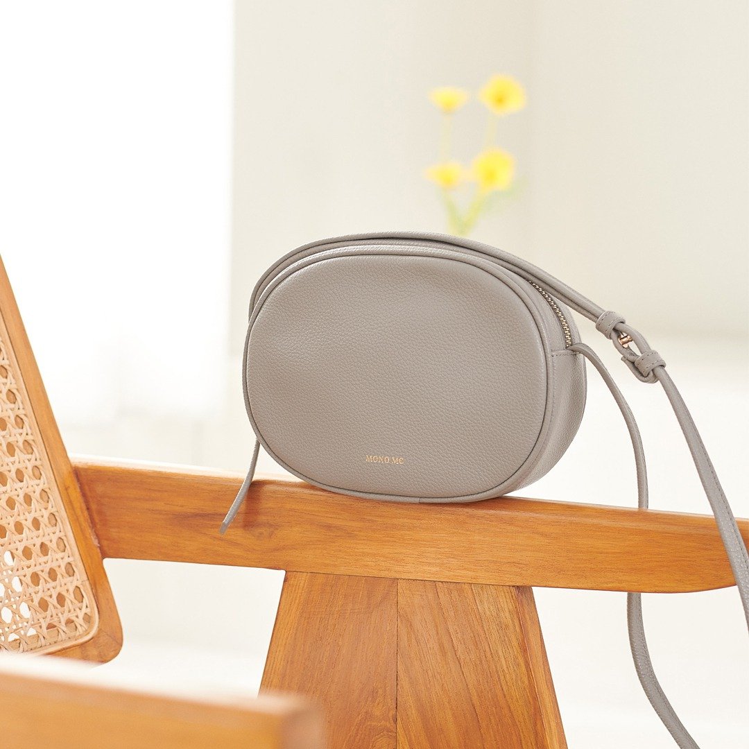 OVAL crossbody bag, genuine leather – Milano Grey - 手提包/手提袋 - 真皮 灰色