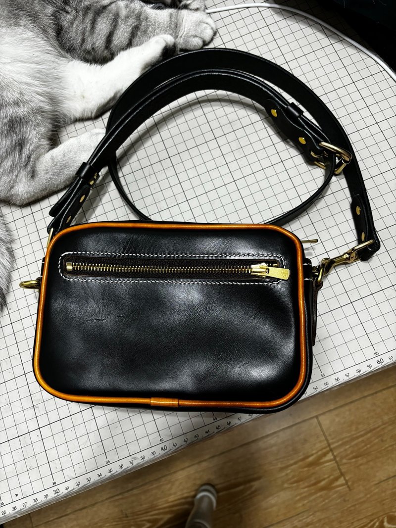 迷你休闲通勤包 手工皮具 斜挎包 - 侧背包/斜挎包 - 真皮 