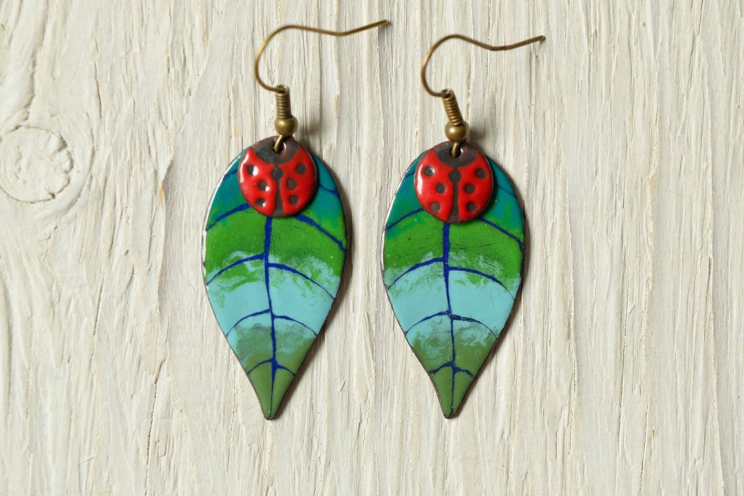 Ladybug Earrings, Enamel Earrings, Leaf Earrings, Nature, Forest Earrings - 耳环/耳夹 - 珐琅 
