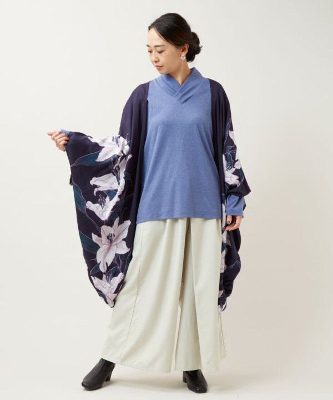 【热门预购】百合花图案宽版上衣 (三色) 7IA-5302 - 女装 T 恤 - 棉 