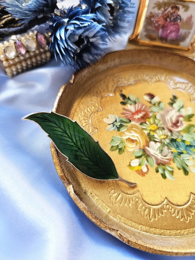 飘逸淡金绿叶珐琅胸针/别针/复古珠宝/vintage西洋古董饰品 - 胸针 - 其他金属 