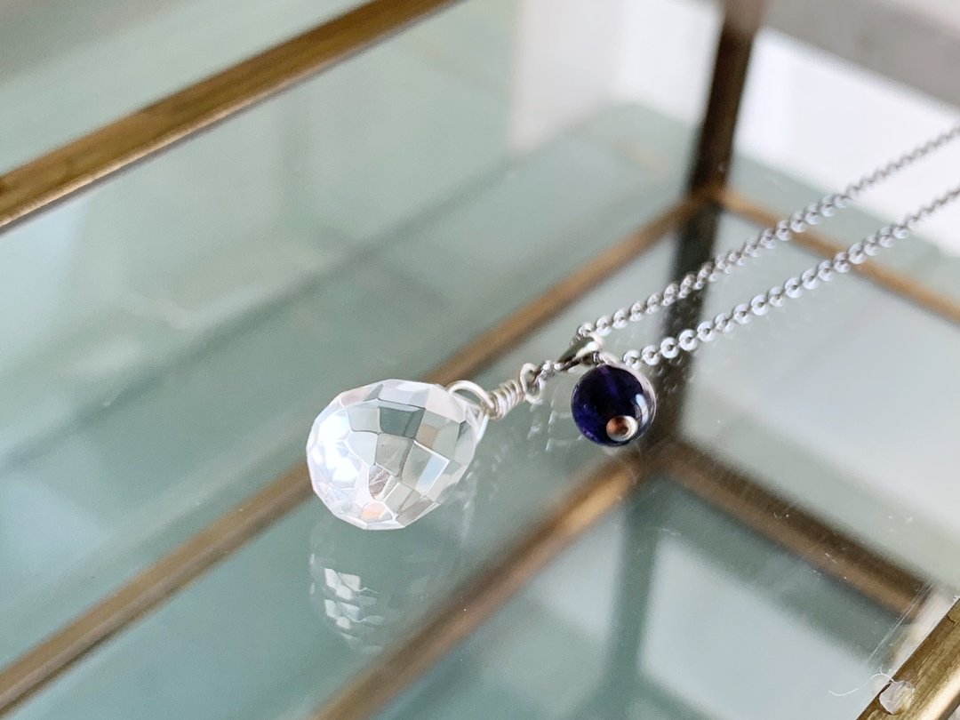 Unisex [April/September Birthstone] Sharpen your sensibility with iolite and crystal/necklace (pendant) - 项链 - 半宝石 透明