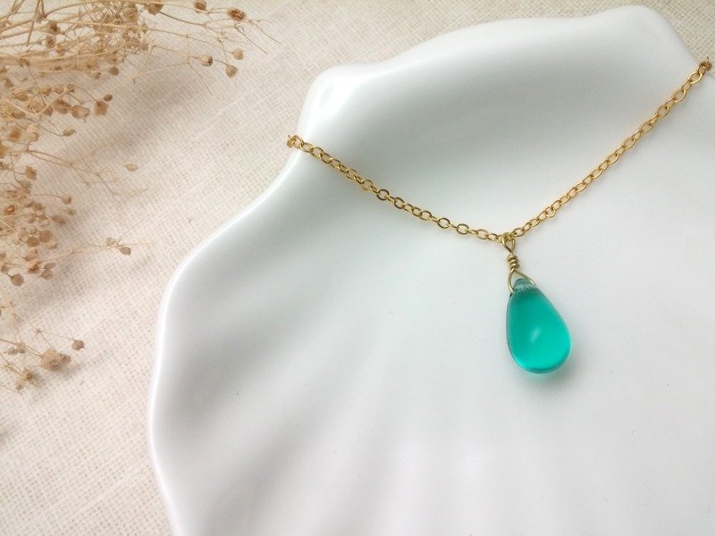 ♥ H.Y ♥ 手作x项链 水滴 水晶玻璃 孔绿色 保色链 - 锁骨链 - 玻璃 