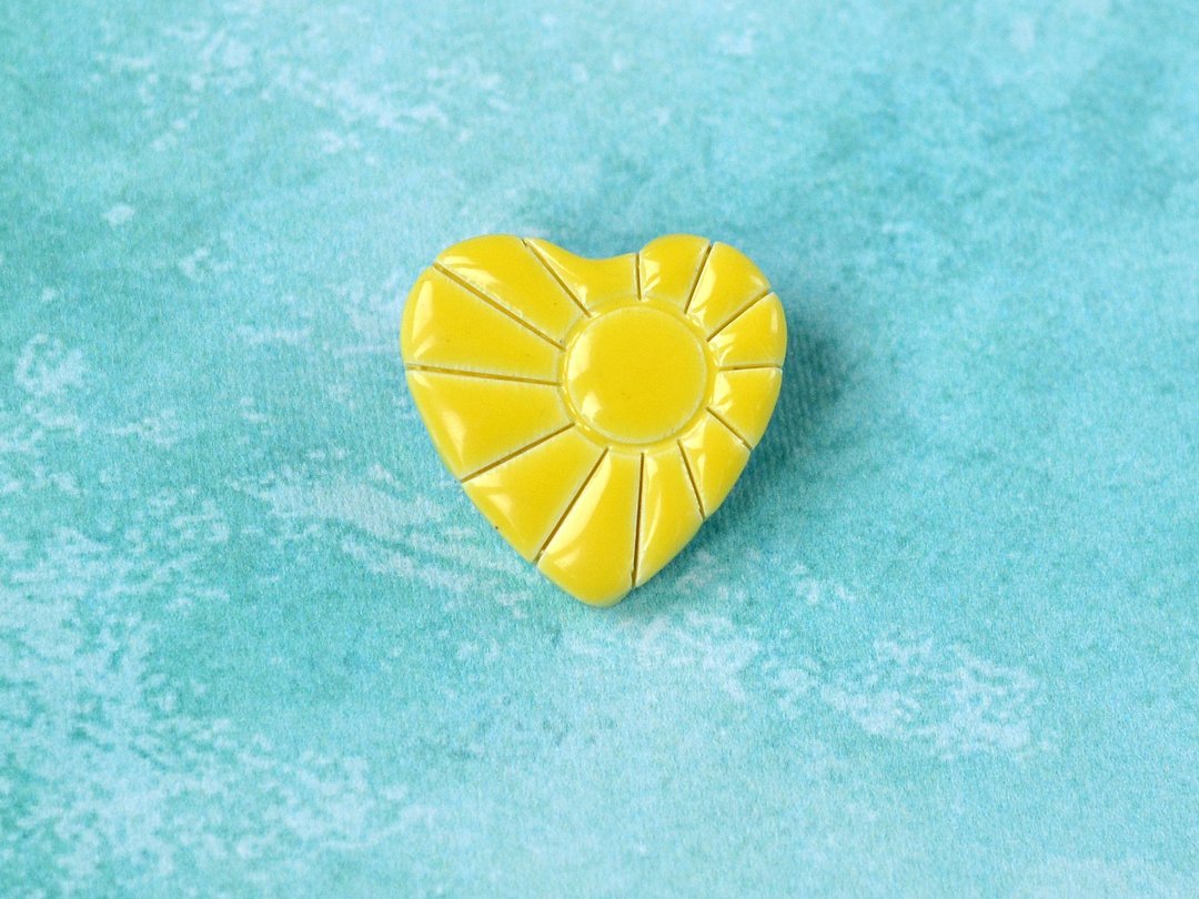 Sunny heart ceramic pin - 胸针 - 陶 黄色