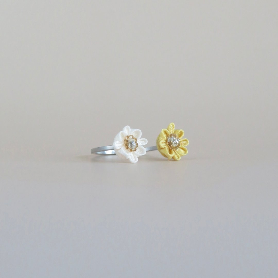 黄白小花细工和服再生戒指 抗过敏可调式开口戒 - 戒指 - 丝．绢 黄色