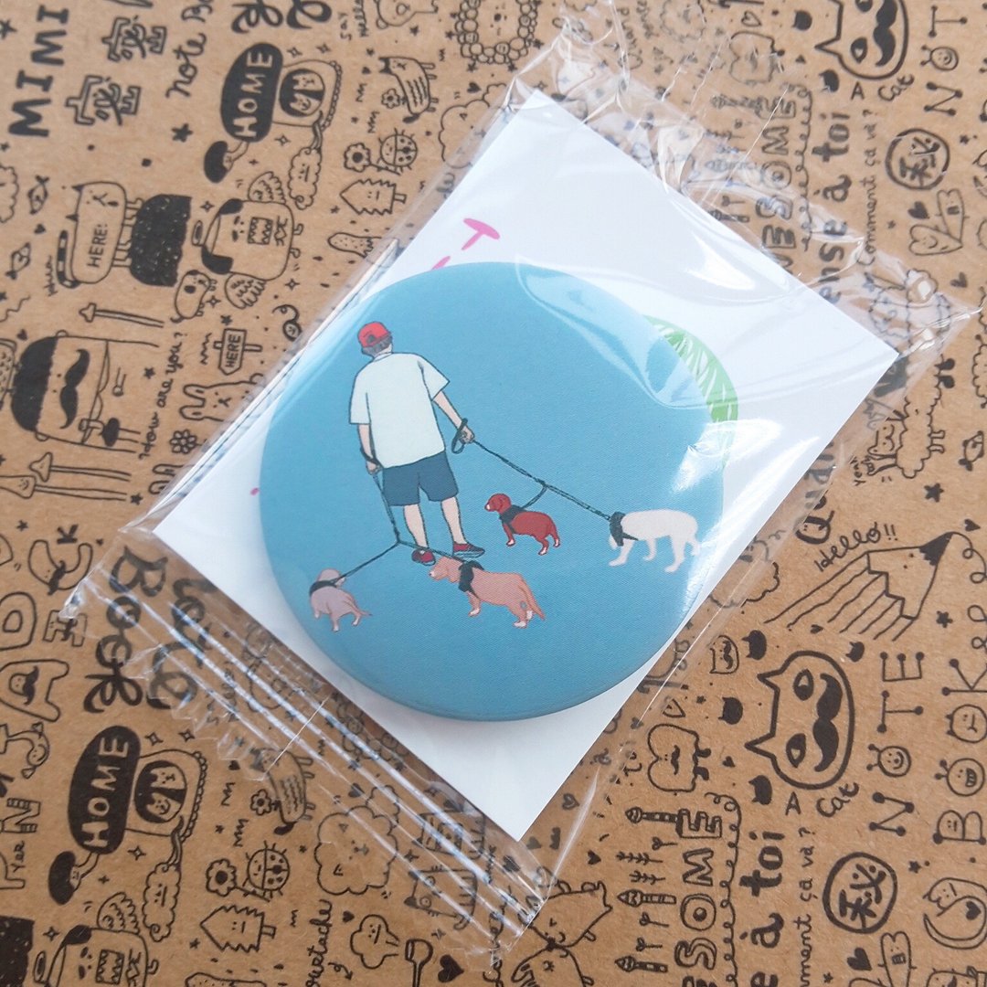 / 短腿毛小孩 / 雾面胸章-44mm - 徽章/别针 - 塑料 