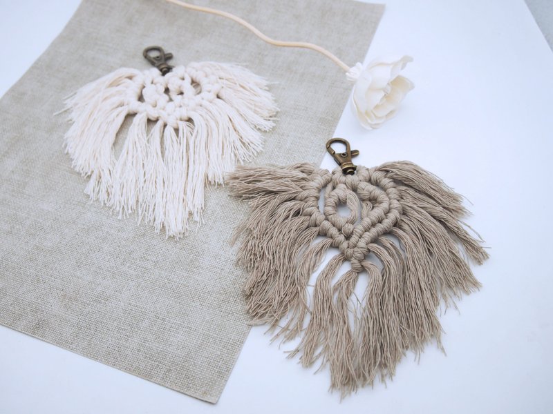 macrame 波西米亚风编织钥匙圈(米白色) - 钥匙链/钥匙包 - 棉．麻 卡其色