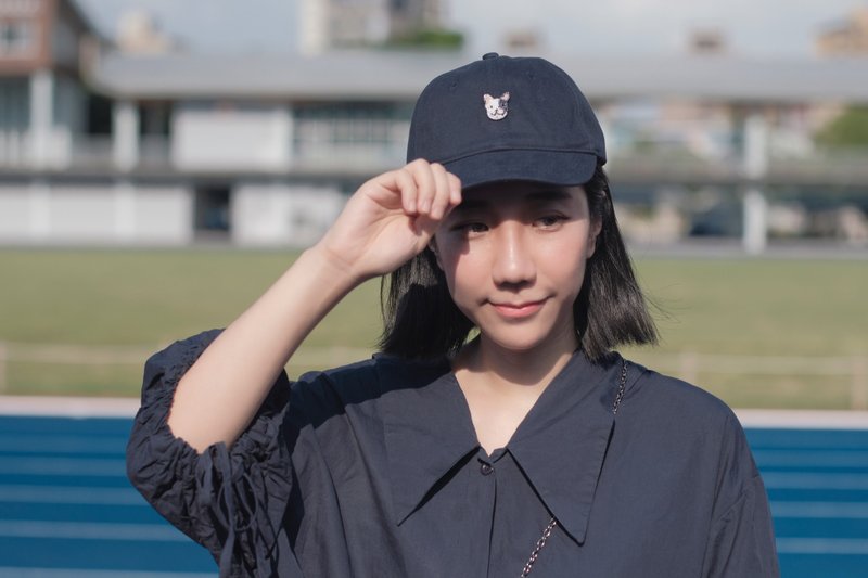 棒球帽短帽檐缝珠刺绣法国斗牛犬小脸图案 - 帽子 - 棉．麻 蓝色