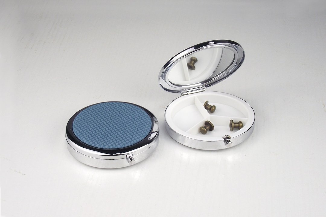 订制你的颜色 便携分格药盒 简约随身化妆镜 圆形金属储物盒 银色 - 彩妆刷具/镜子/梳子 - 其他金属 多色