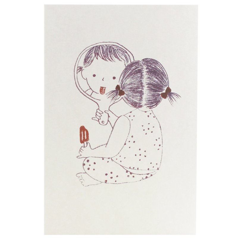 明信片——女儿在吃冰淇淋，对着镜子吐出她鲜红的舌头。 - 卡片/明信片 - 纸 蓝色