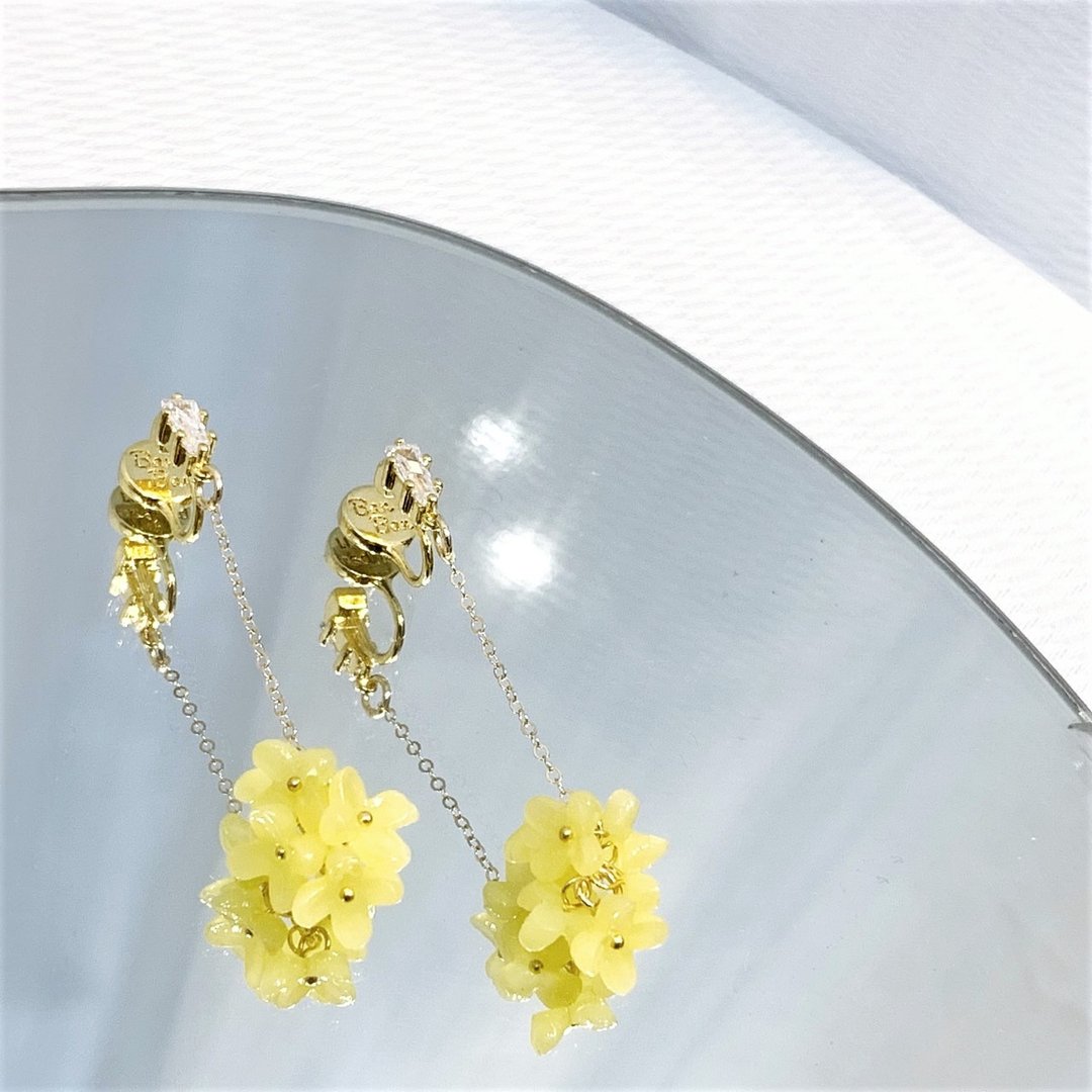 夹式耳环 | 花球 | Yellow - 耳环/耳夹 - 树脂 黄色