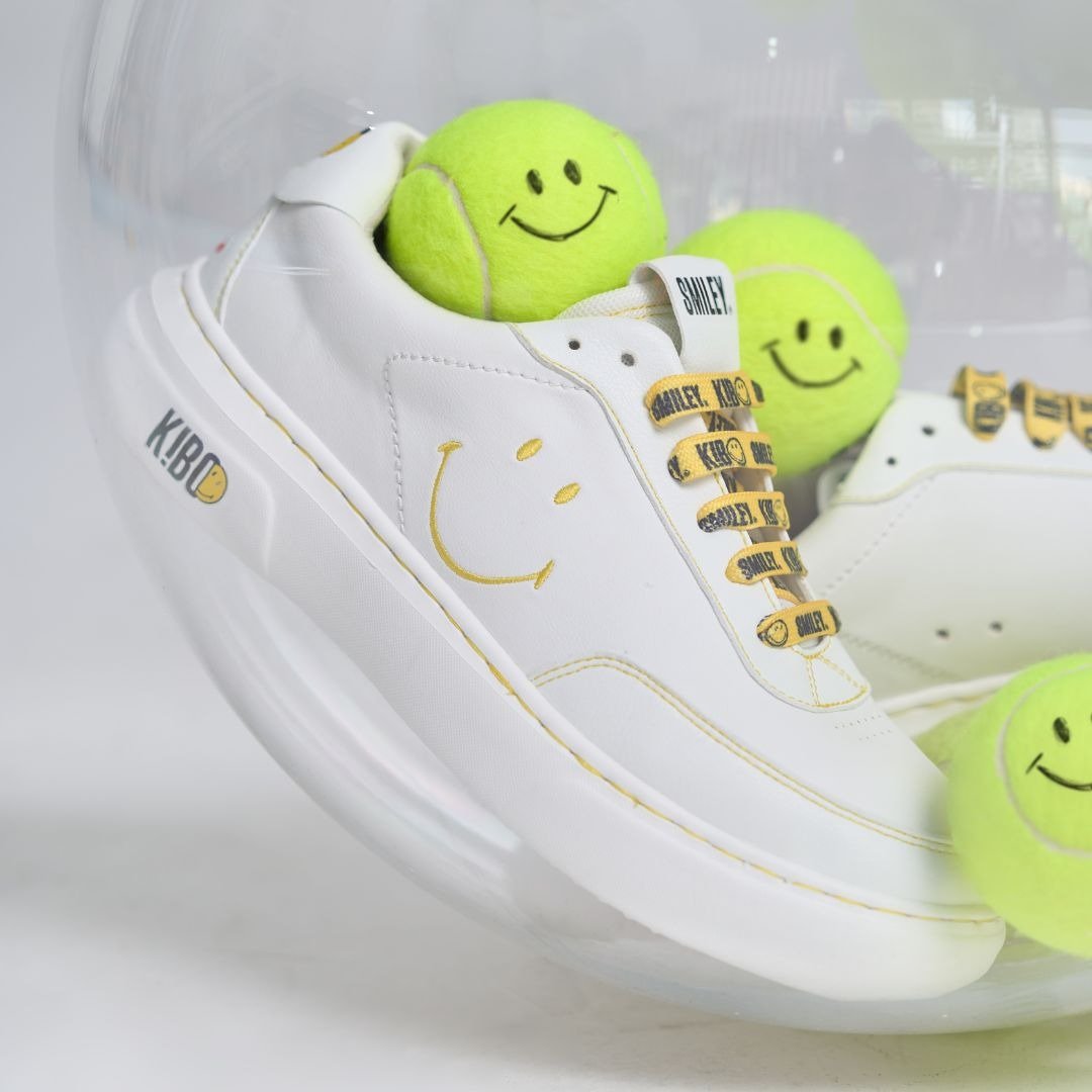 Kibo X Smiley 苹果皮革休闲鞋 - 女款休闲鞋 - 环保材料 白色