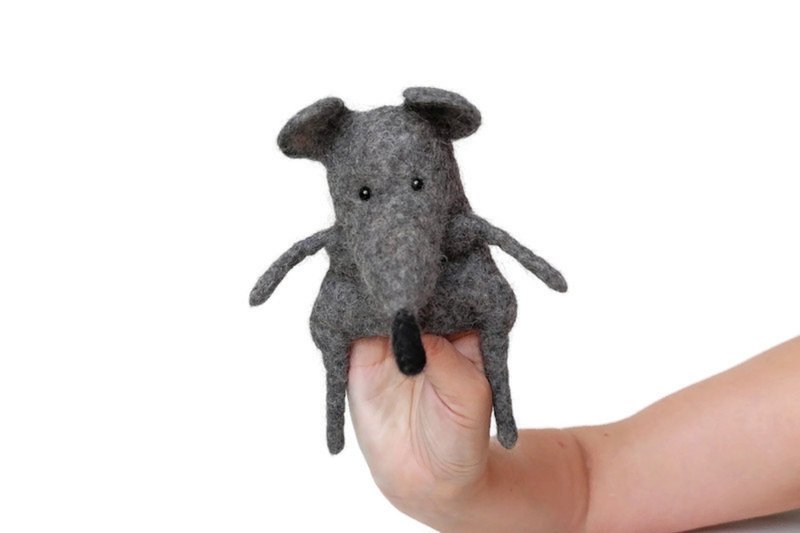 Toy Rat glove puppet on the a child's hand for the puppet theater - 玩具/玩偶 - 羊毛 灰色
