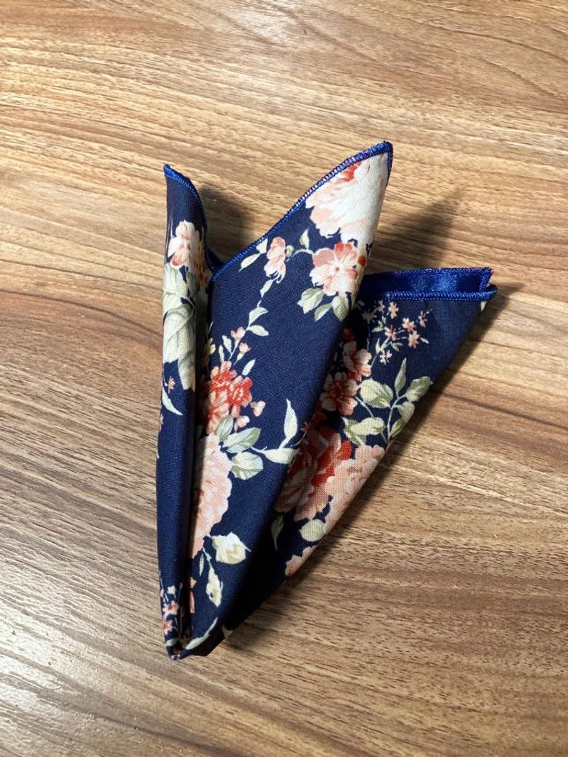 篮底 牡丹 口袋巾 Pocket Square - 领结/领巾 - 棉．麻 蓝色