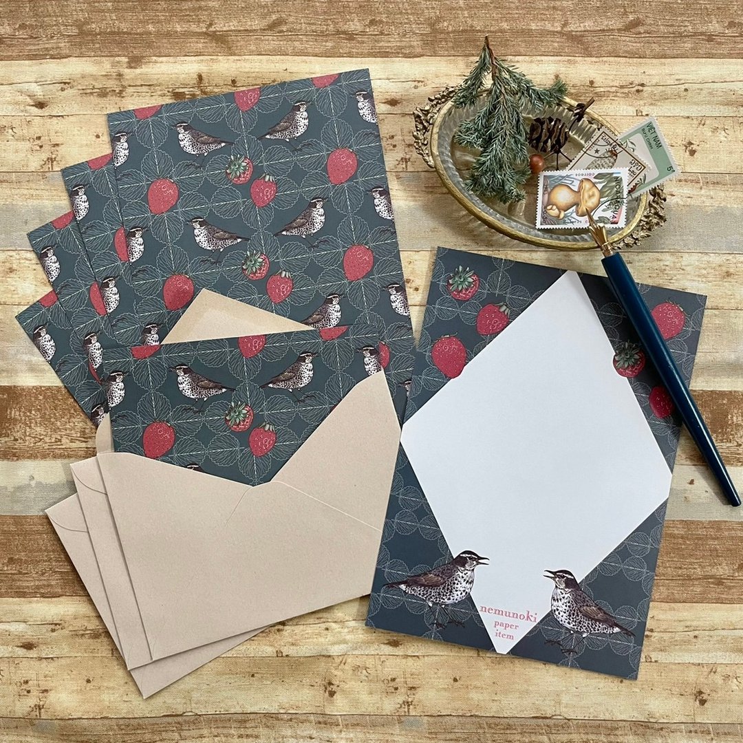 Strawberry and thrush letter set - 信封/信纸 - 纸 绿色