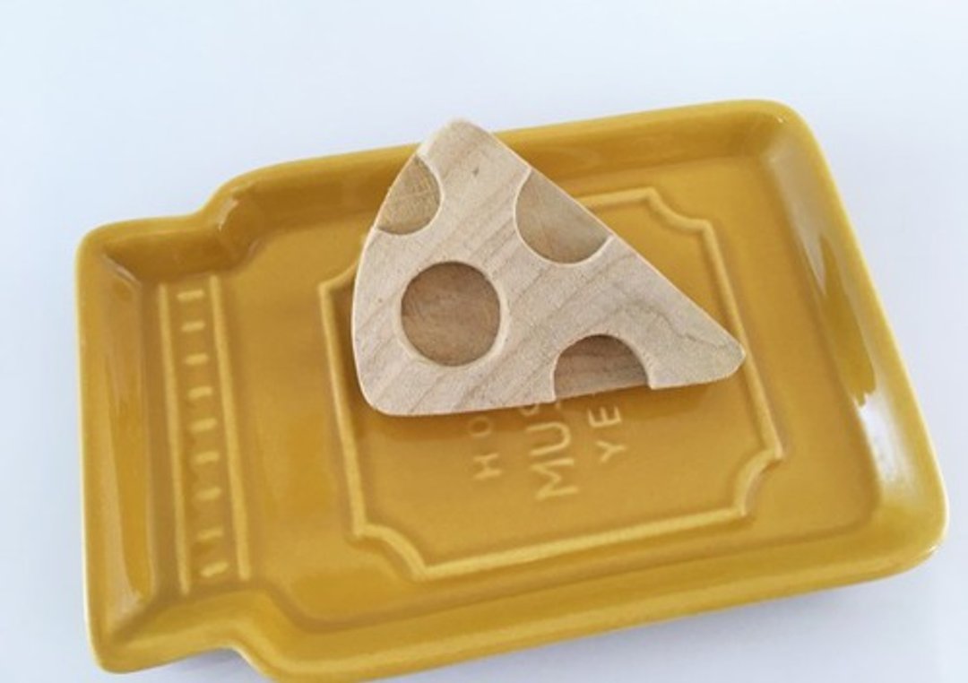 Cheese ◇ Cheese Aomori Hiba ◇ Wooden brooch - 胸针 - 宝石 
